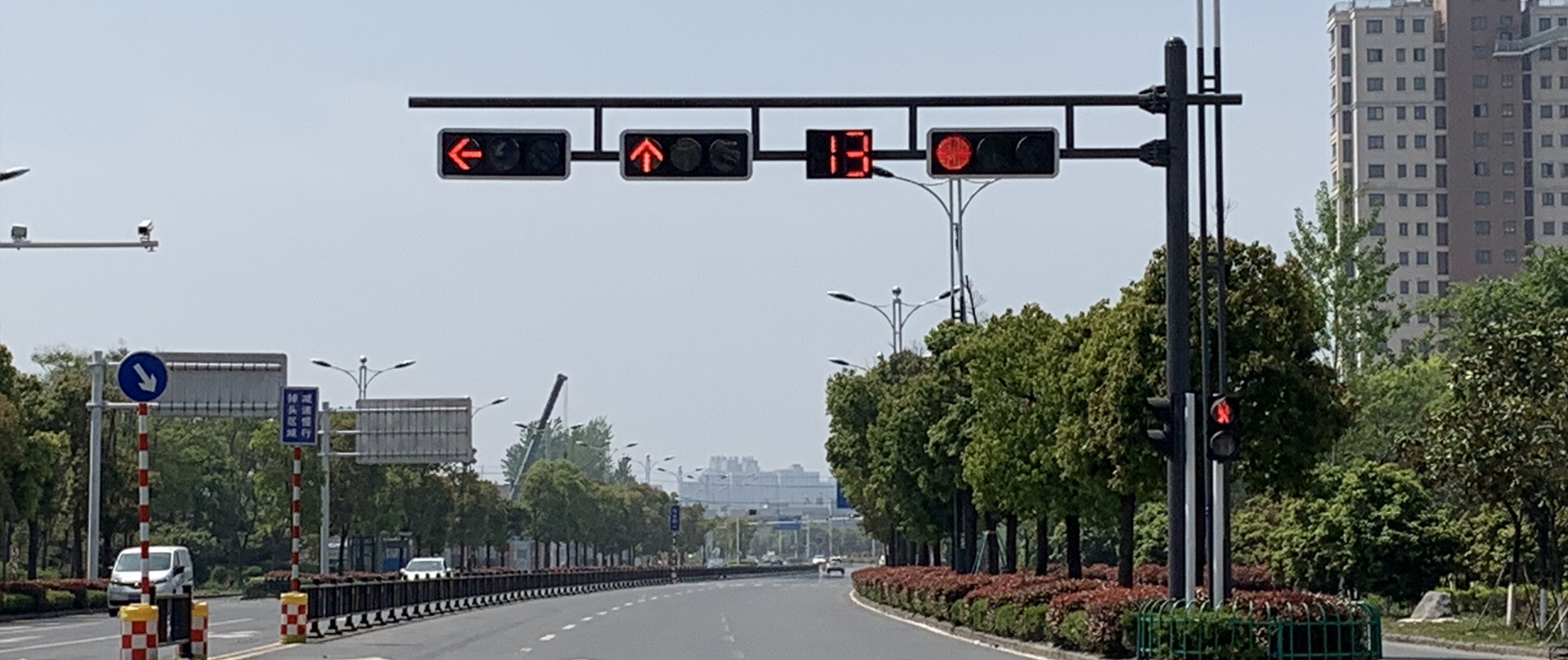 交通信號(hào)燈桿，道路交通信號(hào)桿